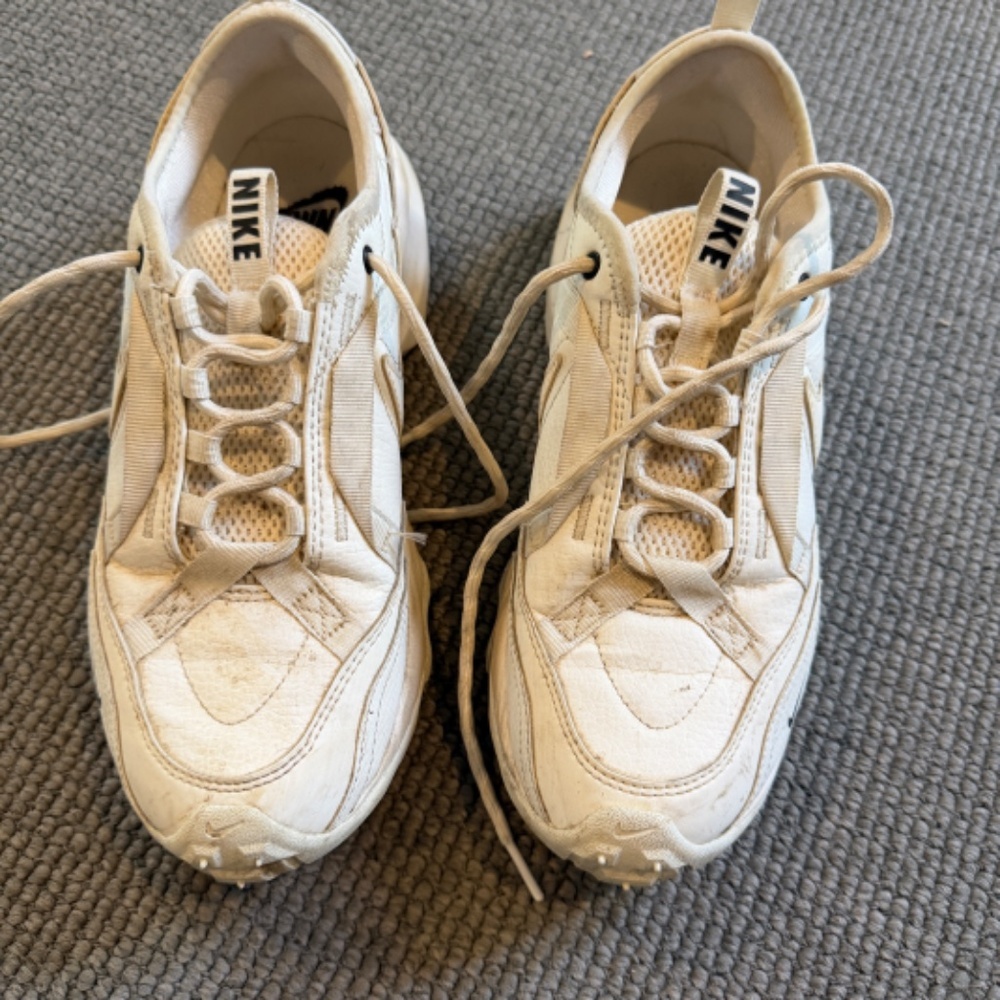 Nike sneakers - Picture 2 of 5